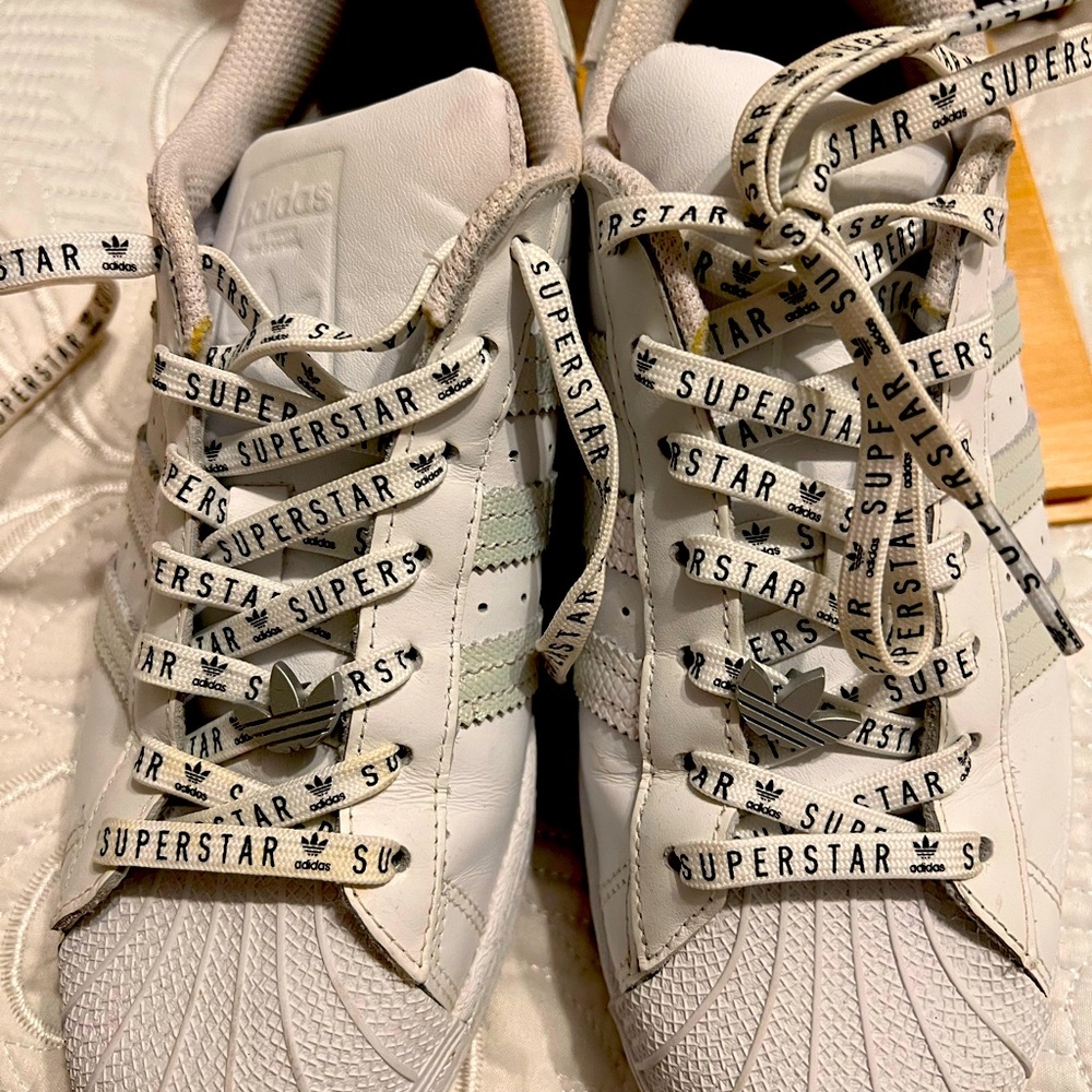 Adidas superstar size 8 women's sneakers. Shell  toe! Awesome-